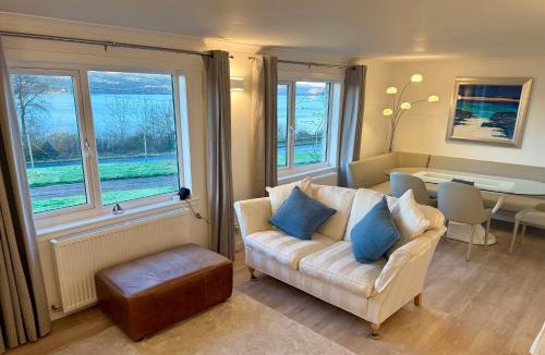 Cairndow House | Oaktree Cottage, overlooking Loch Fyne