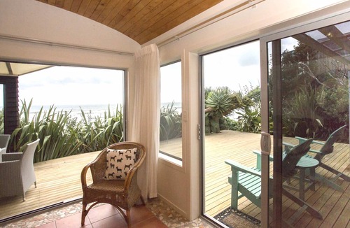 Oakura Villa | Oakura Beachfront Cottage Escape