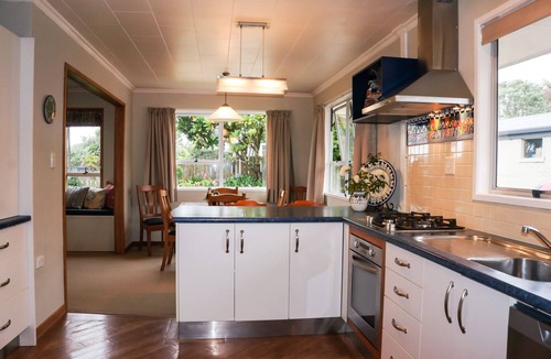 Oakura Villa | Oakura Retreat with Private Deck