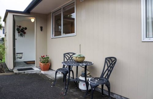 Oakura Villa | Oakura Retreat with Private Deck