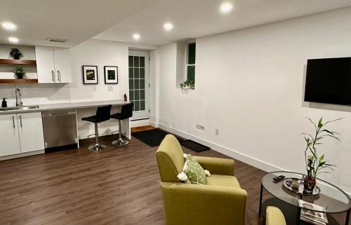 West Oak Trails Apartment | Oakville's Retreat