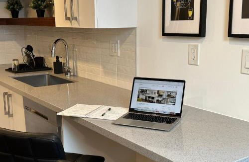 West Oak Trails Apartment | Oakville's Retreat