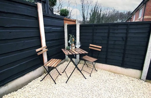 Barnsley House | Oakwell View - Modern 3 Bed Home