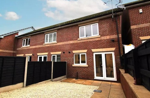 Barnsley House | Oakwell View - Modern 3 Bed Home