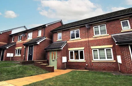 Barnsley House | Oakwell View - Modern 3 Bed Home