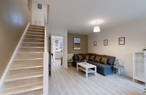 Barnsley House | Oakwell View - Modern 3 Bed Home