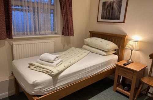 Hillingdon Bed & Breakfast | Oakwood Bed and Breakfast Heathrow