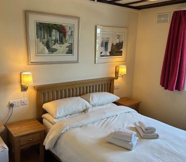 Hillingdon Bed & Breakfast | Oakwood Bed and Breakfast Heathrow