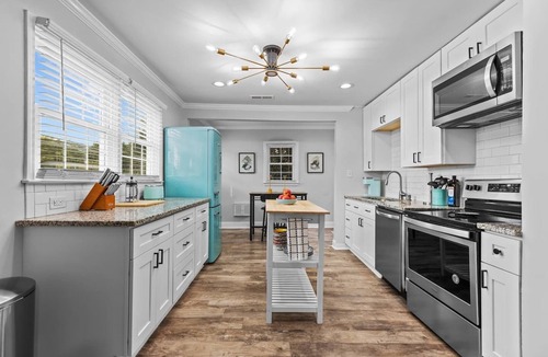 Downtown House | Oakwood Cottage Deux - Put Green, Mins to DT