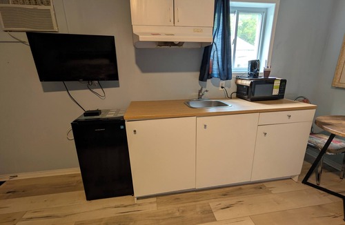 Gravenhurst Hotel | Oakwood Motel