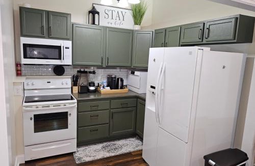 Decatur Apartment | Oakwood Oasis-Studio w Laundry & Kitchen