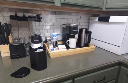 Decatur Apartment | Oakwood Oasis-Studio w Laundry & Kitchen