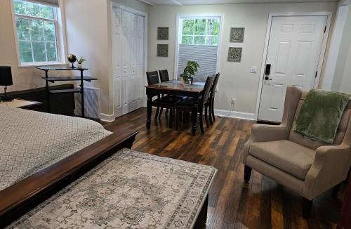Decatur Apartment | Oakwood Oasis-Studio w Laundry & Kitchen