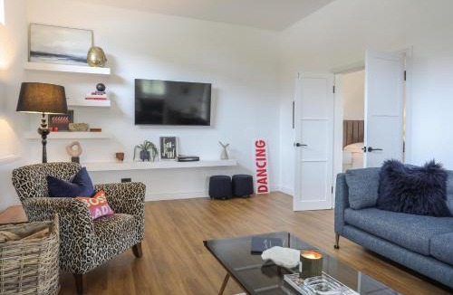 Henryd House | Oakwood Stables