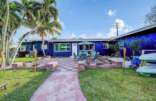 Poinciana Park House | Oasis Amidst Everything!