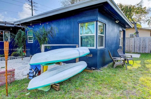 Poinciana Park House | Oasis Amidst Everything!