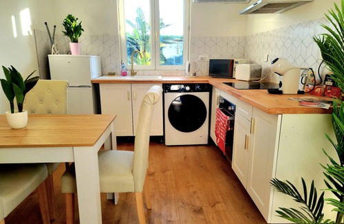 Menesplet Apartment | Oasis, and its inflatable boat