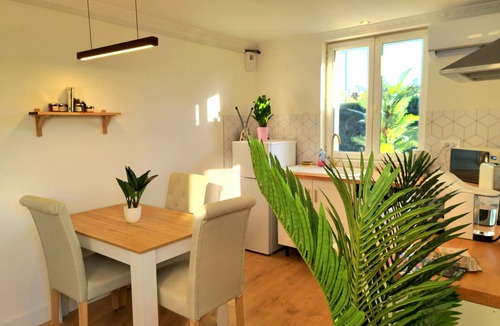 Menesplet Apartment | Oasis, and its inflatable boat