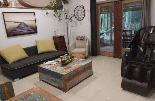 Burringbar House | Oasis at Burringbar waterfront holiday