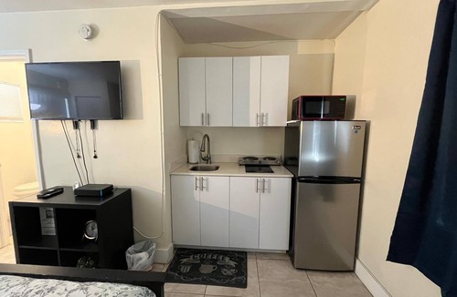 Royal Poinciana House | Oasis at Hollywood - Sleeps 2- Unit 3