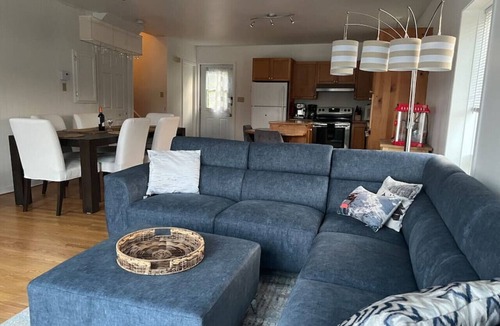 St-Adolphe-d'Howard House | Oasis au Bord du LAC Avec SPA et SKI à 3 Minutes