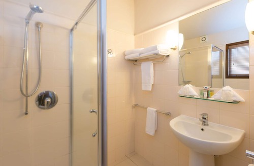 Waipahihi Hotel | Oasis Beach Motel