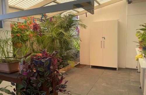 Glenelg North Apartment | oasis by the beach