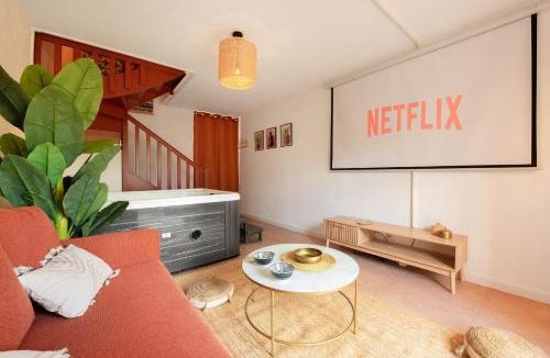 Barriere de Paris Apartment | Oasis Cachée - Jacuzzi et cinéma