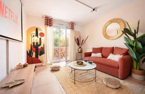 Barriere de Paris Apartment | Oasis Cachée - Jacuzzi et cinéma