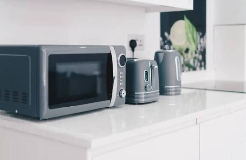 Reading City Centre Apartment | Oasis, Central Self Contained Flat by CozyNest