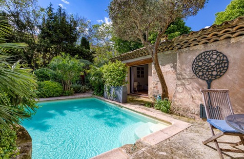 Aiguerelles Villa | Oasis Centre Charme House with Shared Pool, Wi-Fi, and Air Conditioning