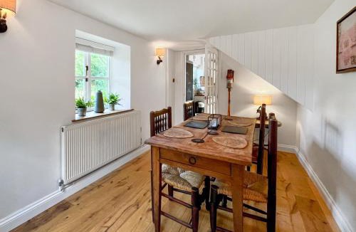 Broughton Gifford House | Oasis Cottage