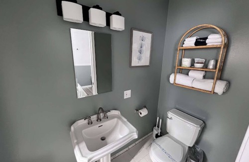 Marina District House | Oasis Courtyard Room