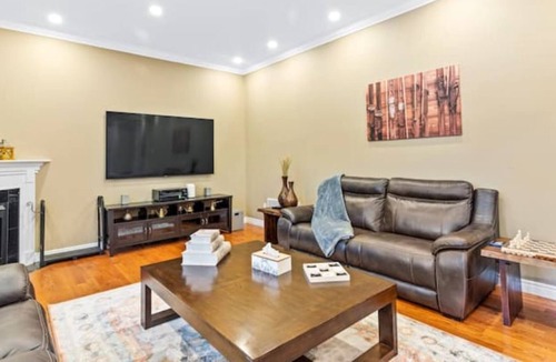 Erin House | Oasis D'Erin ~ 4BR ~ Hot Tub ~ Sauna ~ Heated Pool ~ Estate