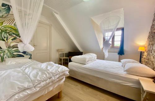 Chartrier-Ferriere House | Oasis des Ages