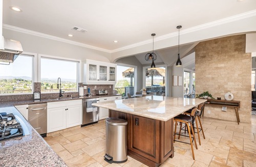 Lake Hodges House | Oasis Dream- very large Pool Slide/GameRoom/Pool/Hottub/Casita