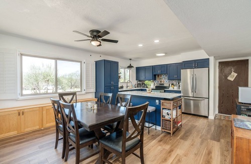 Casas Adobes House | Oasis Escape: Quiet & Convenient