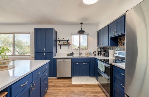 Casas Adobes House | Oasis Escape: Quiet & Convenient