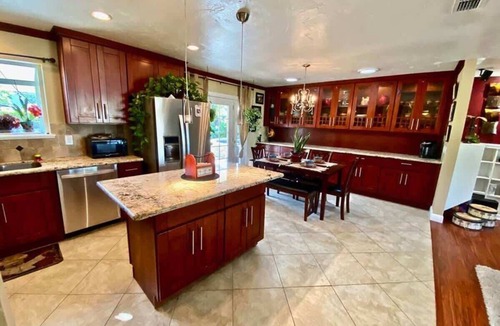 Roseville House | Oasis Getaway for 6