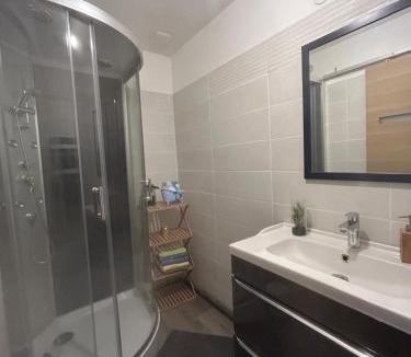 Peillac Apartment | Oasis Getaway