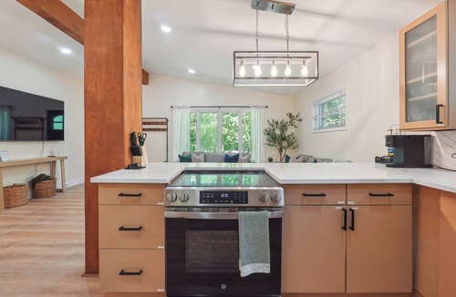 Lindridge-Martin Manor House | Oasis in ATL- 3BR/2BA Lux Serene Bungalow w/Gorgeous Private Backyard and Pool