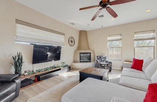 Desert Arroyo Estates House | Oasis in the Desert