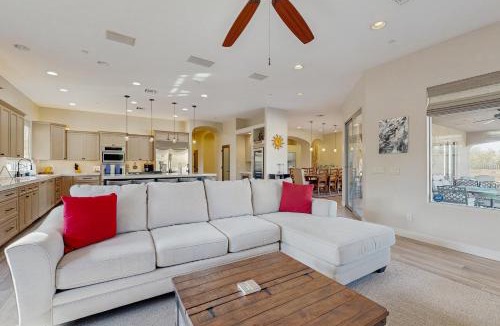 Desert Arroyo Estates House | Oasis in the Desert