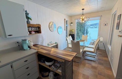 Riviere-Bleue Ski Chalet | Oasis Majana | Waterfront | 4Season-Spa | BBQ