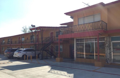 Central Arlington Hotel | Oasis Motel