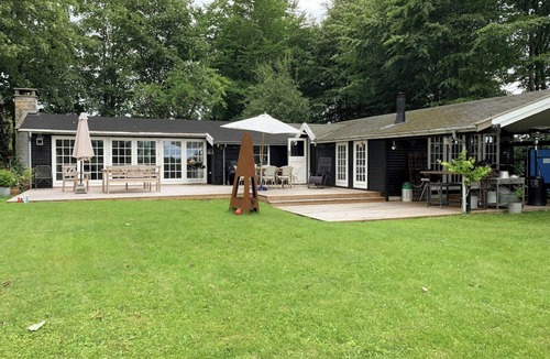 Dronningmolle House | Oasis near beach with space to play