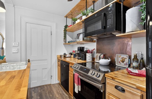 Old North End Apartment | Oasis near Church Street