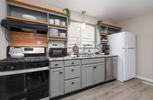 Southwest Raleigh House | Oasis near NCSU: Walk to Campus, Dine Local 4BR/4B