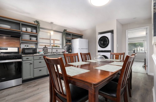 Southwest Raleigh House | Oasis near NCSU: Walk to Campus, Dine Local 4BR/4B