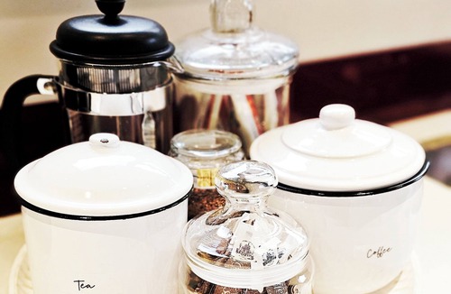 Taradale House | Oasis on Osier, walk to Mission & Wineries!